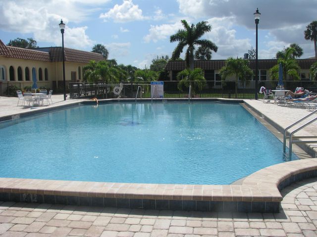 2600 S Kanner Highway W8, Stuart, FL 34994