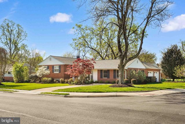 10917 WOODHAVEN DR, Fairfax, VA 22030