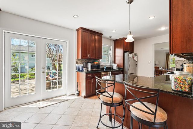 10917 WOODHAVEN DR, Fairfax, VA 22030