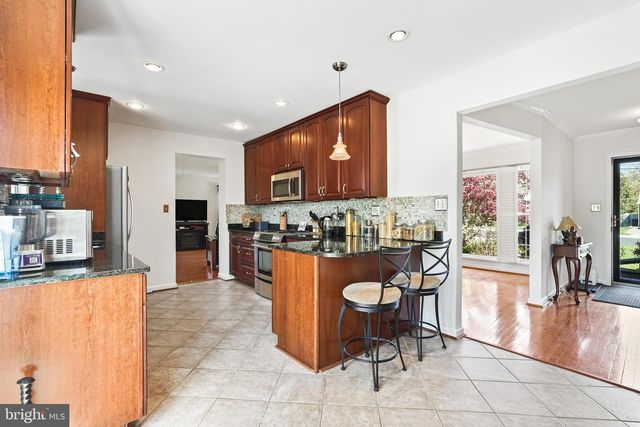 10917 WOODHAVEN DR, Fairfax, VA 22030