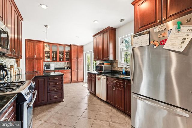 10917 WOODHAVEN DR, Fairfax, VA 22030