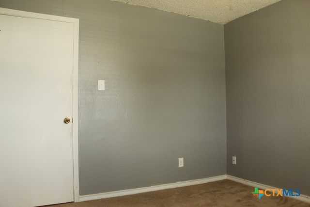 211 E Hogan Drive, Copperas Cove, TX 76522