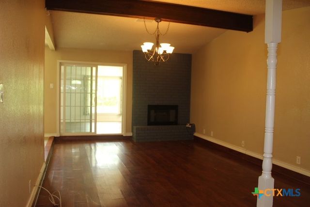 211 E Hogan Drive, Copperas Cove, TX 76522