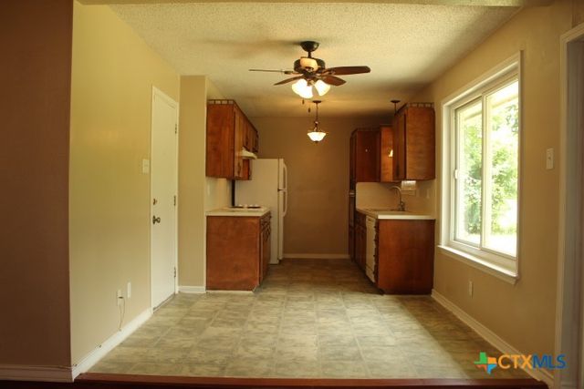 211 E Hogan Drive, Copperas Cove, TX 76522