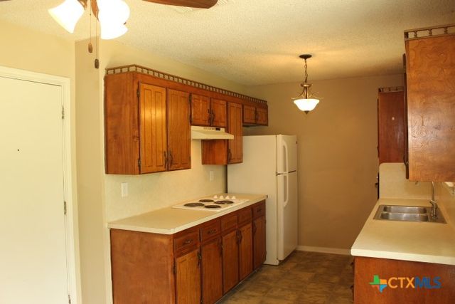 211 E Hogan Drive, Copperas Cove, TX 76522