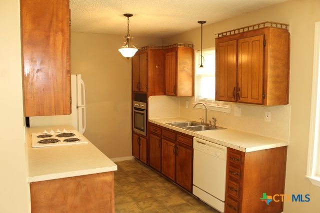 211 E Hogan Drive, Copperas Cove, TX 76522