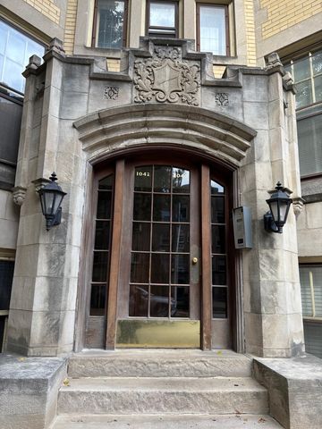 1042 Washington Boulevard 3W, Oak Park, IL 60302