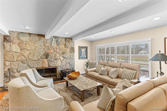 25933 Hersheyvale Drive, Franklin, MI 48025