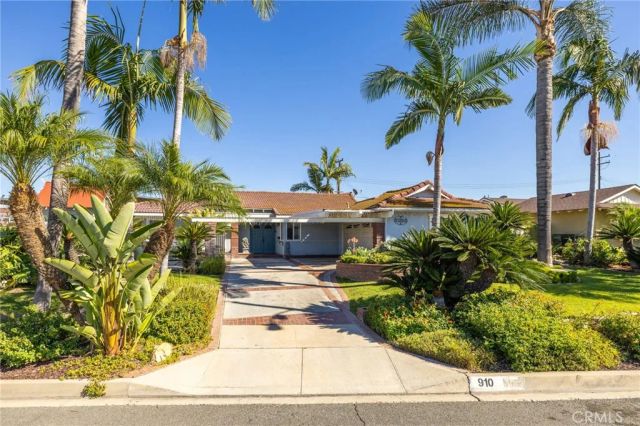 910 S Donna Beth Avenue, West Covina, CA 91791