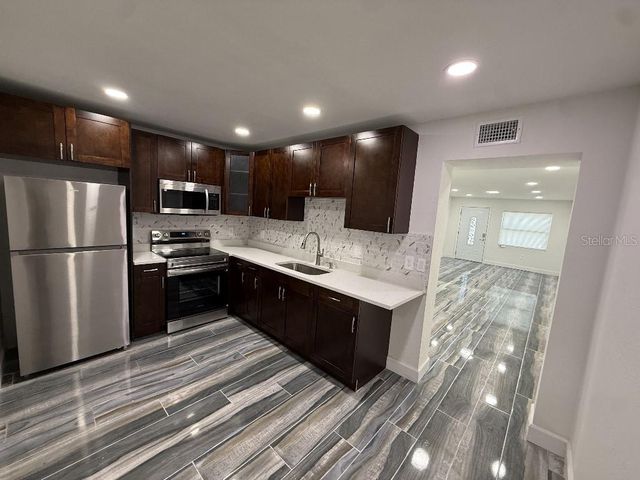 1110 W KNOLLWOOD STREET, Tampa, FL 33604