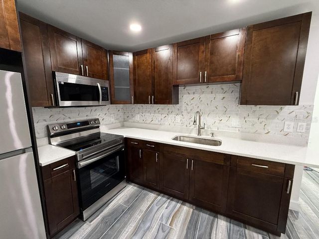 1110 W KNOLLWOOD STREET, Tampa, FL 33604