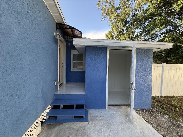 1110 W KNOLLWOOD STREET, Tampa, FL 33604