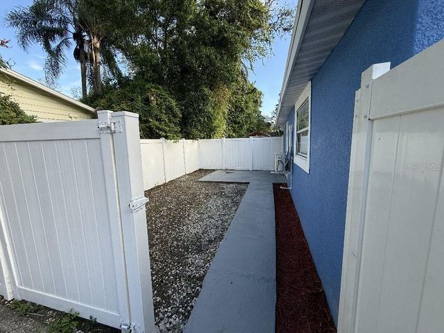 1110 W KNOLLWOOD STREET, Tampa, FL 33604