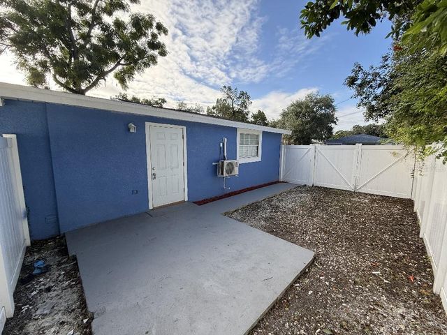 1110 W KNOLLWOOD STREET, Tampa, FL 33604