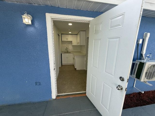 1110 W KNOLLWOOD STREET, Tampa, FL 33604