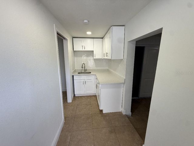 1110 W KNOLLWOOD STREET, Tampa, FL 33604