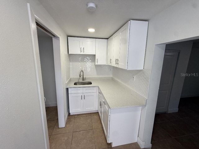 1110 W KNOLLWOOD STREET, Tampa, FL 33604