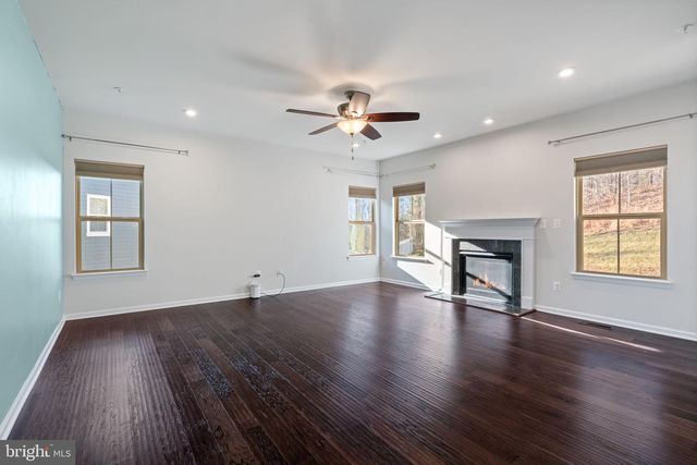 2044 SCARLET PINE RD, Dumfries, VA 22026