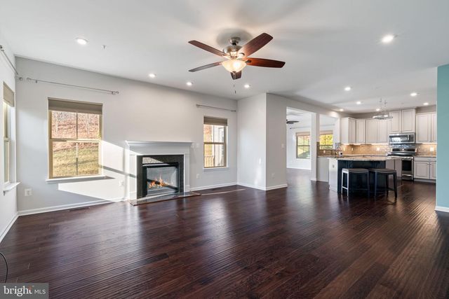 2044 SCARLET PINE RD, Dumfries, VA 22026