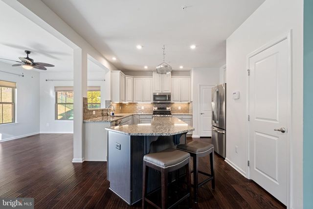 2044 SCARLET PINE RD, Dumfries, VA 22026