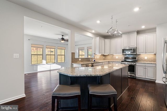 2044 SCARLET PINE RD, Dumfries, VA 22026