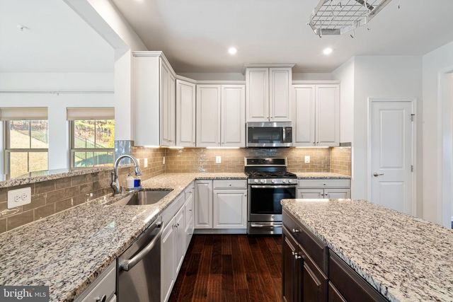 2044 SCARLET PINE RD, Dumfries, VA 22026