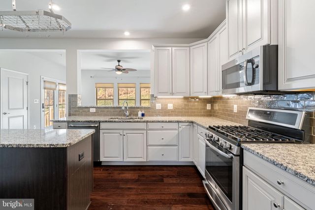 2044 SCARLET PINE RD, Dumfries, VA 22026