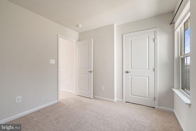 2044 SCARLET PINE RD, Dumfries, VA 22026