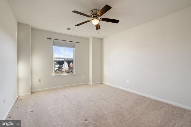 2044 SCARLET PINE RD, Dumfries, VA 22026