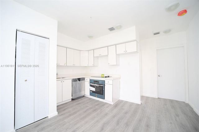 810 7th St 104, Miami Beach, FL 33139