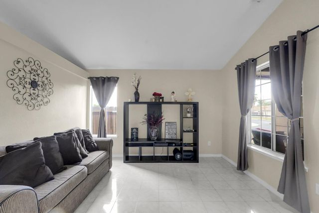 1210 Cherry Oak Ln, Manteca, CA 95336