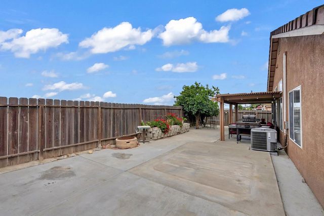 1210 Cherry Oak Ln, Manteca, CA 95336