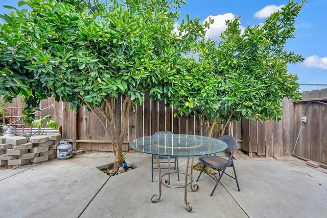 1210 Cherry Oak Ln, Manteca, CA 95336