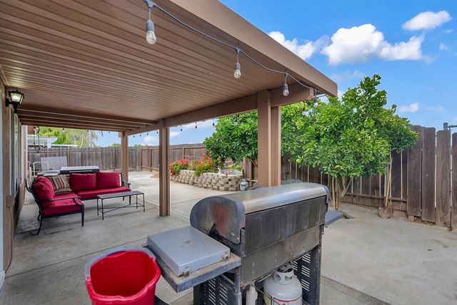 1210 Cherry Oak Ln, Manteca, CA 95336