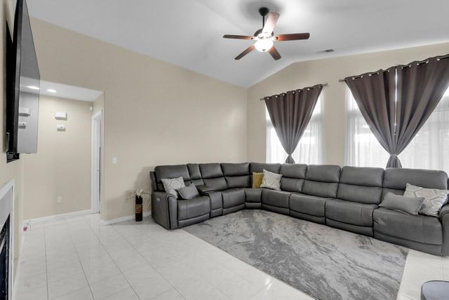 1210 Cherry Oak Ln, Manteca, CA 95336