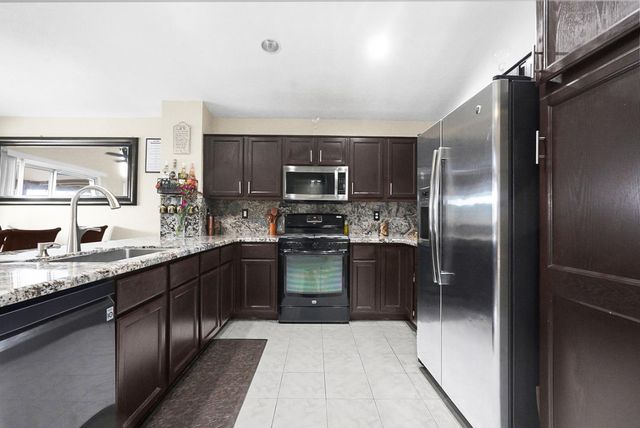1210 Cherry Oak Ln, Manteca, CA 95336