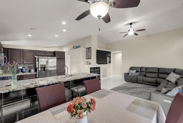 1210 Cherry Oak Ln, Manteca, CA 95336