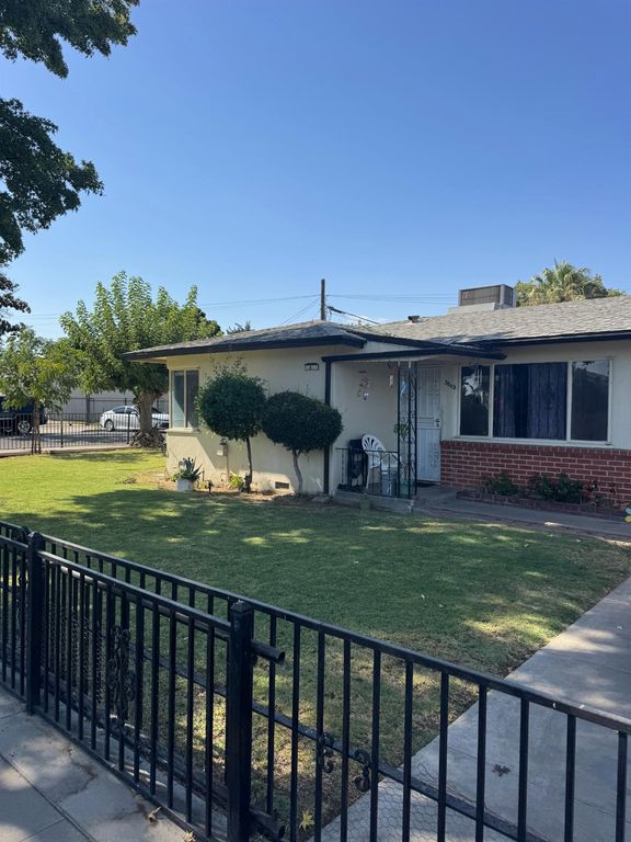 3845 E Lowe Avenue, Fresno, CA 93702