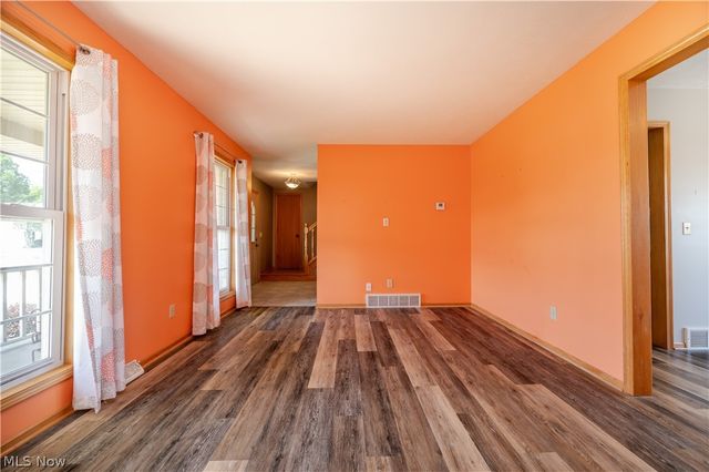 5128 Clearfield Drive, Mineral Ridge, OH 44440