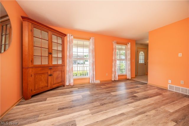5128 Clearfield Drive, Mineral Ridge, OH 44440