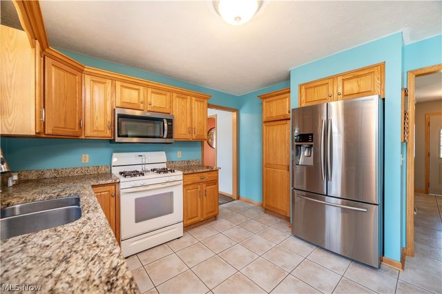 5128 Clearfield Drive, Mineral Ridge, OH 44440