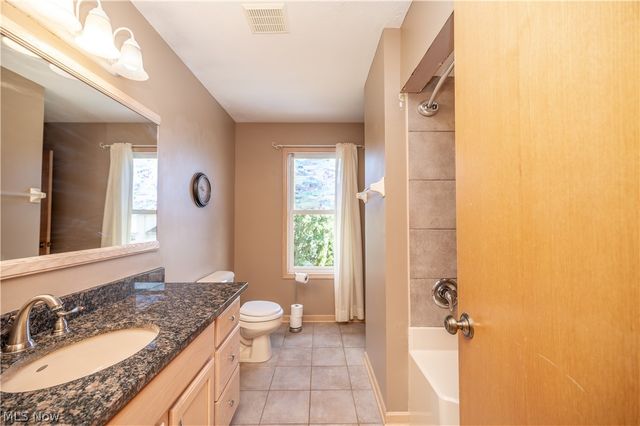 5128 Clearfield Drive, Mineral Ridge, OH 44440