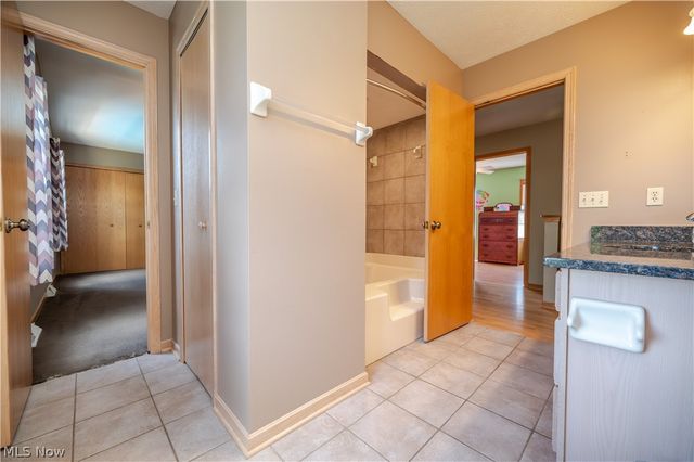 5128 Clearfield Drive, Mineral Ridge, OH 44440
