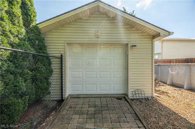 5128 Clearfield Drive, Mineral Ridge, OH 44440