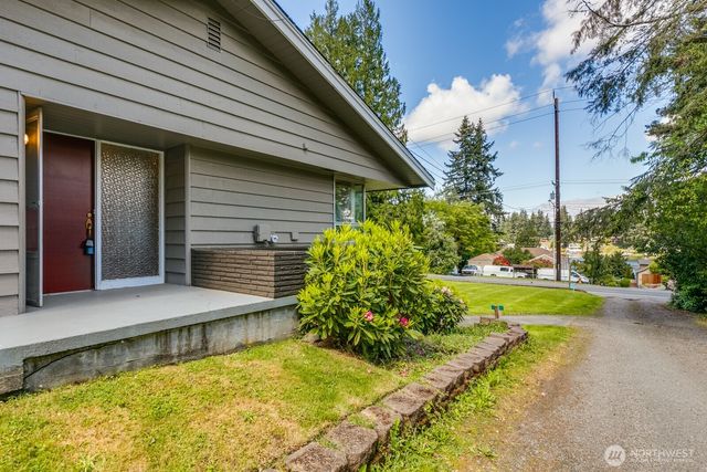 3822 Shelby Road, Lynnwood, WA 98087