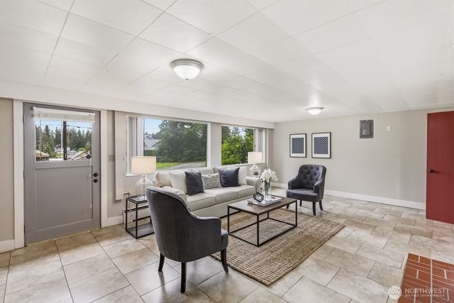 3822 Shelby Road, Lynnwood, WA 98087
