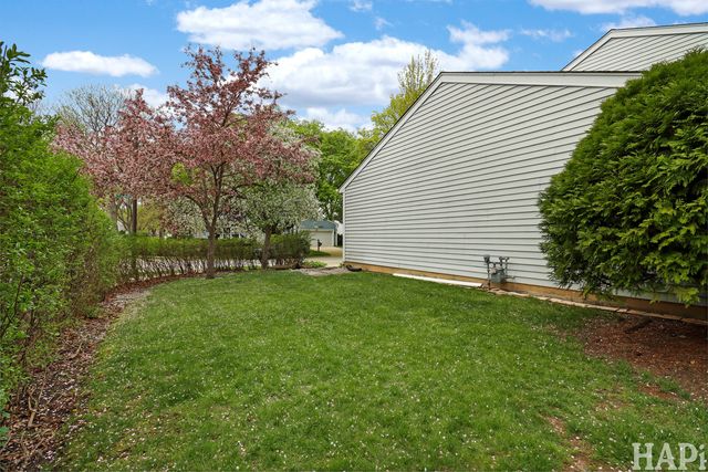 301 Albany Lane, Vernon Hills, IL 60061