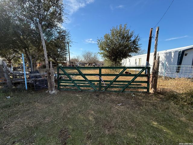 1507 Hough, Adkins, TX 78101