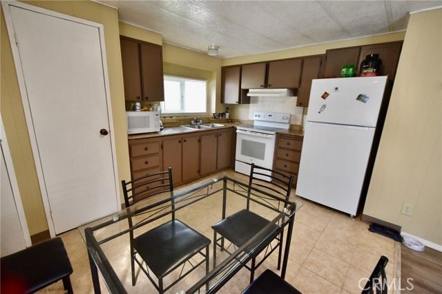 14804 Oregon Rd, Hornbrook, CA 96044