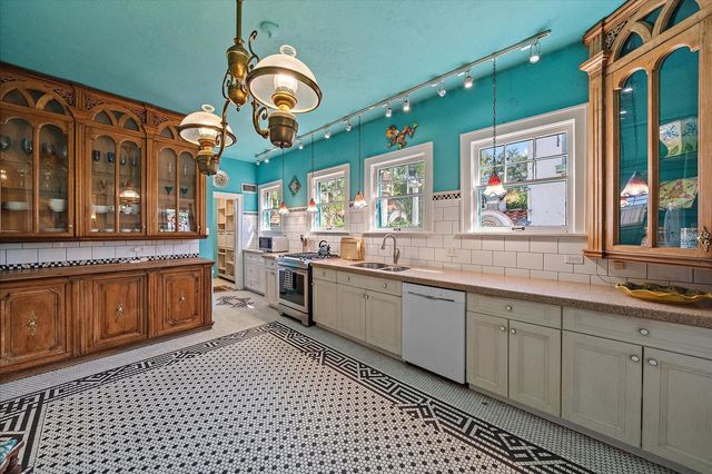 2830 BAY SHORE CIRCLE, Sarasota, FL 34234